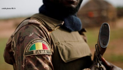 DINANGOUROU ASSIÉGÉ PAR LES DJIHADISTES : L’ARMÉE ANNONCE AVOIR DESSERRÉ L’ÉTAU !