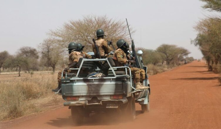 Burkina Faso: 13 terroristes tués (armée)