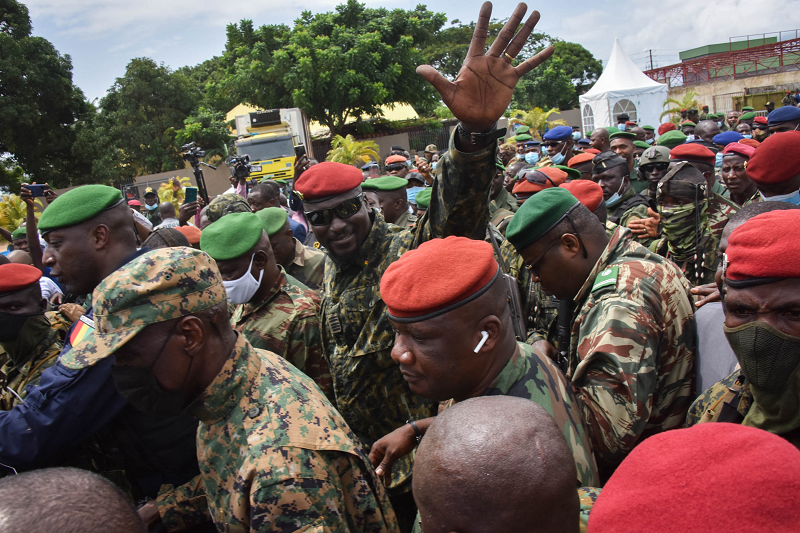 Alpha Condé a ouvert la voie au retour de l’armée à la tête de son pays