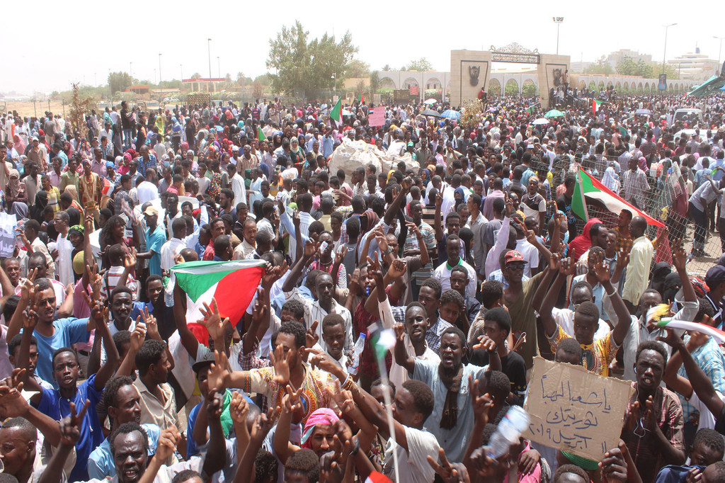 L’ONU condamne les meurtres de manifestants pacifiques au Soudan