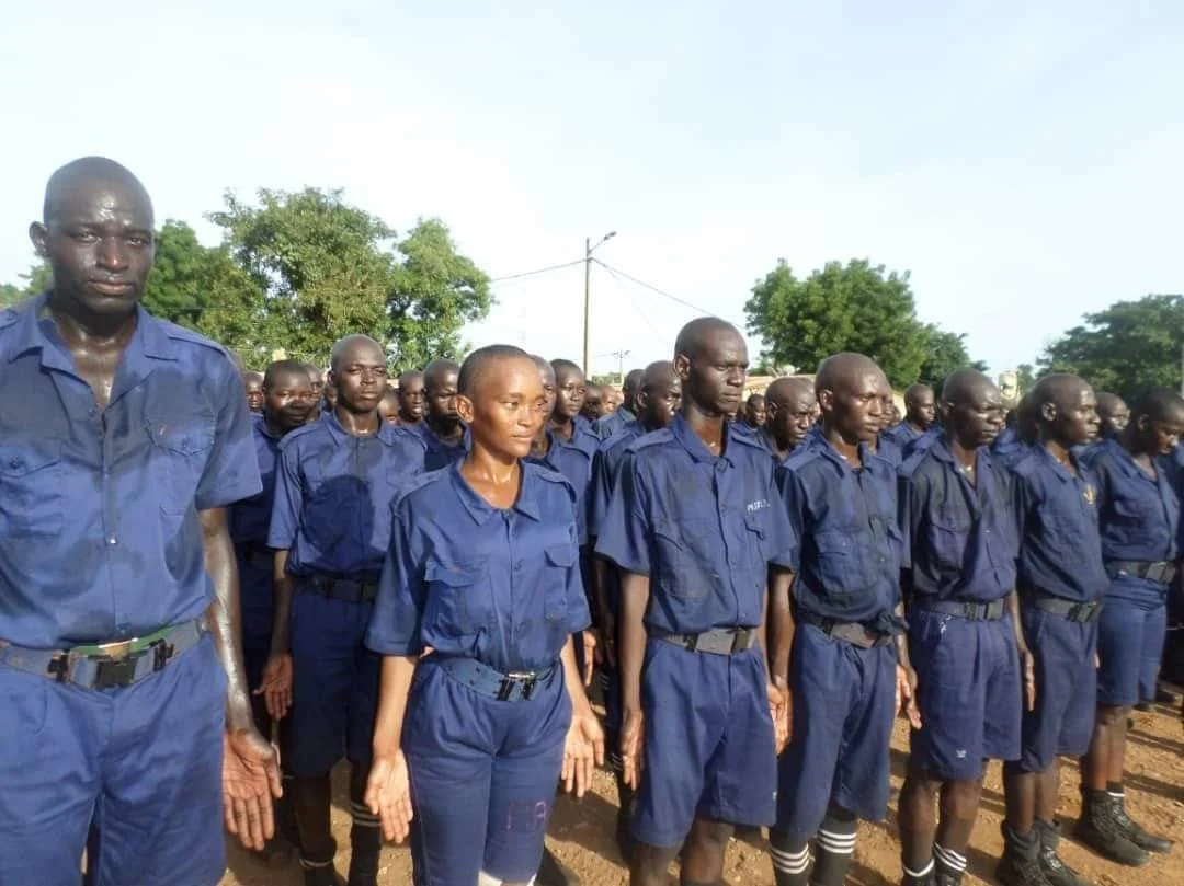 RECRUTEMENT AU SEIN DES FAMA À SÉVARÉ, DJENNÉ, DOUENTZA, BANDIAGARA, KORO ET KONNA: POUR REMÉDIER À LA PROPAGATION DES ARMES, LES DÉTENTEURS D’ARMES DE GUERRE, DE MUNITIONS OU ROQUETTES EN BON ÉTAT DE FONCTIONNEMENT INVITÉS À SE FAIRE ENRÔLER