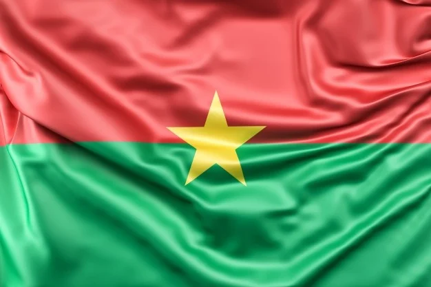 Burkina Faso: la junte rétablit la Constitution tout en donnant le pouvoir aux militaires