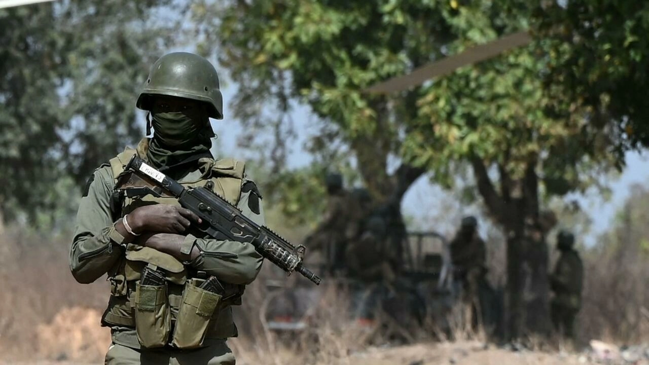 Suspected jihadists kill at least 19 in bus attack in Niger