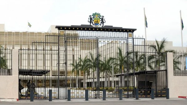 Coopération militaire: après le Mali, des Gabonais appellent à la rupture avec la France