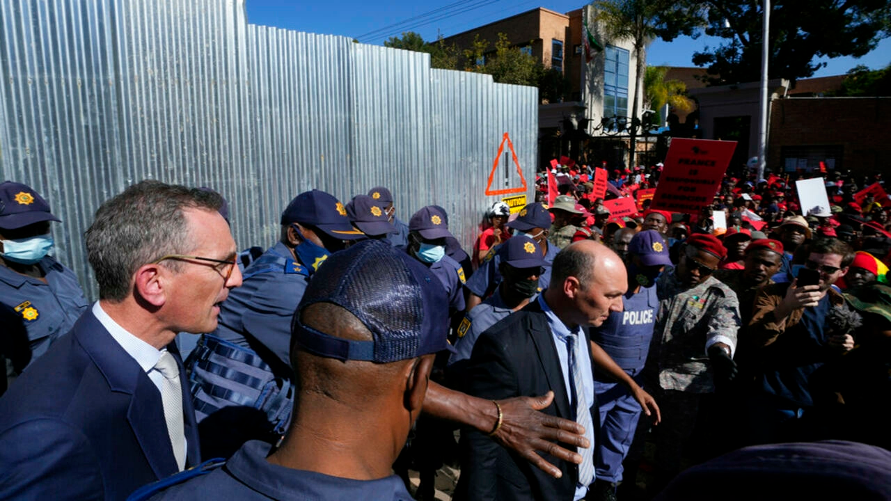 Afrique du Sud: manifestation contre la présence française en Afrique
