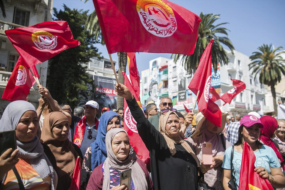 Public workers strike in Tunisia, signaling national crisis