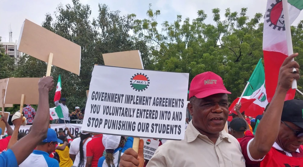 Les syndicats nigérians manifestent contre la fermeture des universités d’État