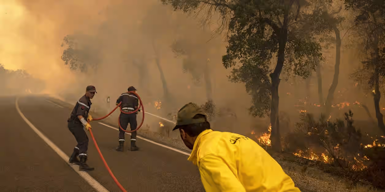 Au Maroc, la course contre les flammes