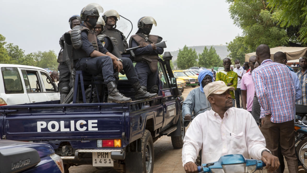 Mali: le Conseil de transition examine le projet de militarisation de la police