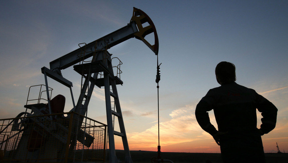 Decline in oil, gas output hampers growth amid recession fears