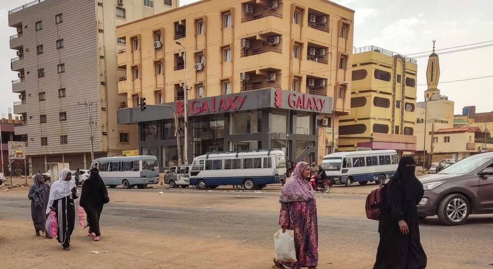 Le cessez-le-feu globalement respecté à Khartoum, mais l’exode continue